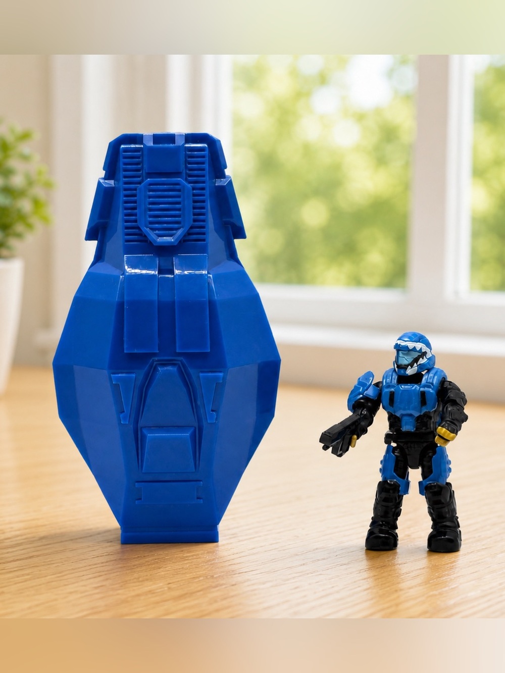 Mega Bloks Halo Metallic Series Cobalt Blue ODST Drop Pod Shock Trooper 97354